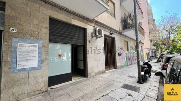 locale commerciale in vendita a Palermo in zona Libertà