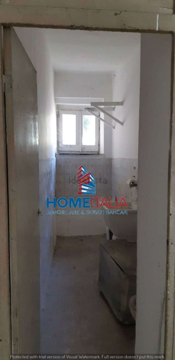 locale commerciale in vendita a Palermo in zona Arenella/Vergine Maria
