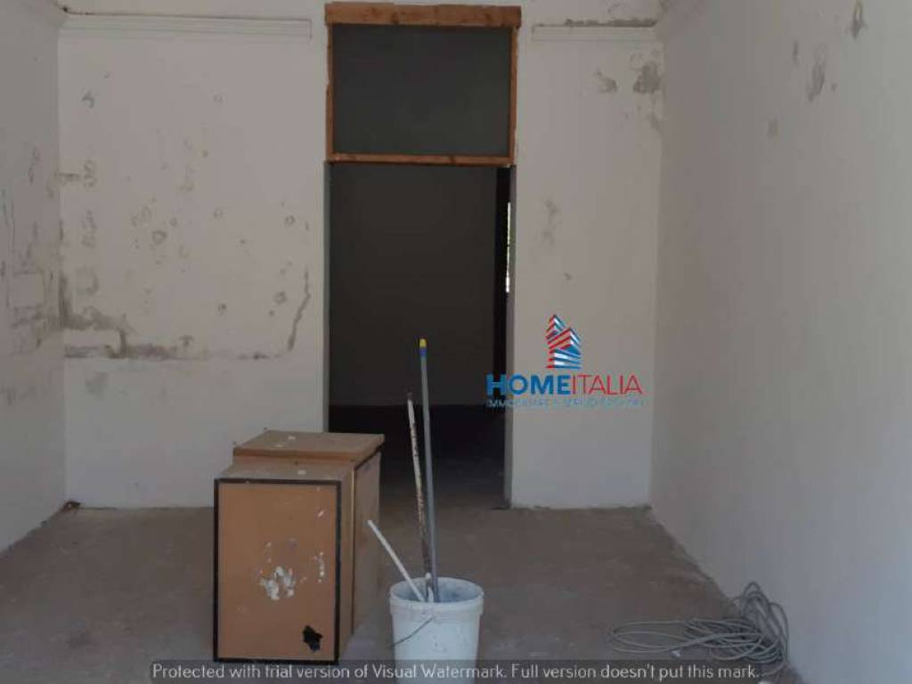 negozio in vendita a Palermo in zona Arenella/Vergine Maria