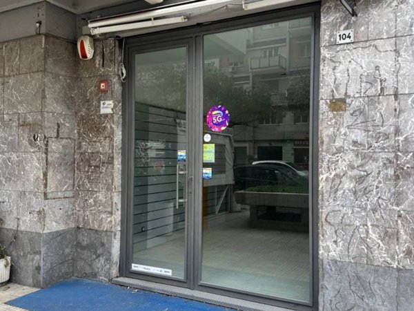 negozio in vendita a Palermo in zona Malaspina/Palagonia