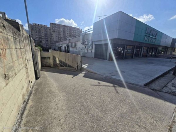 locale commerciale in vendita a Palermo in zona Libertà