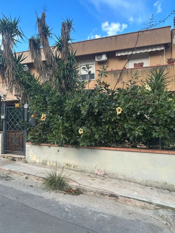 casa indipendente in vendita a Palermo in zona Borgo Nuovo