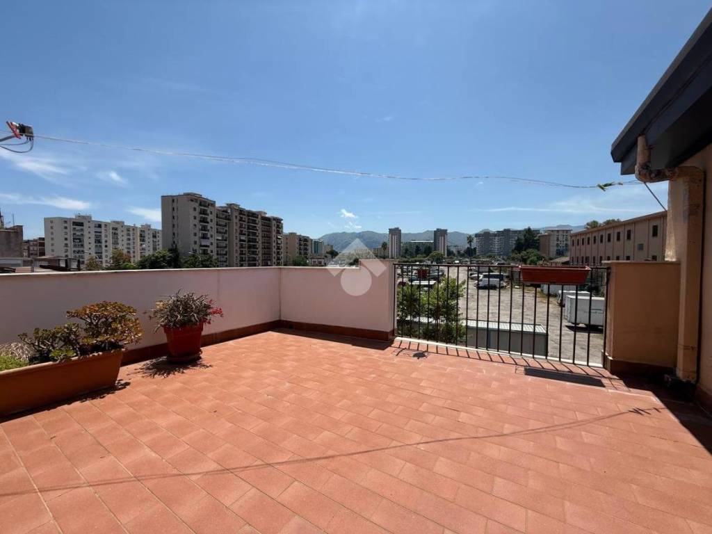 appartamento in vendita a Palermo in zona Malaspina/Palagonia