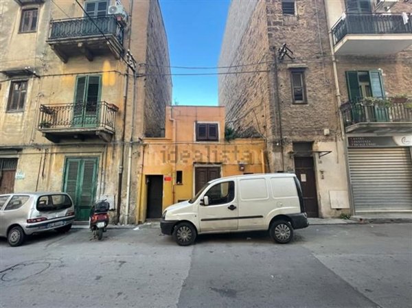 appartamento in vendita a Palermo in zona Zisa