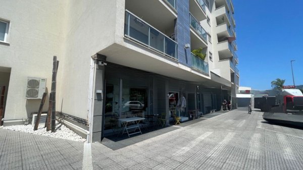 locale commerciale in vendita a Palermo