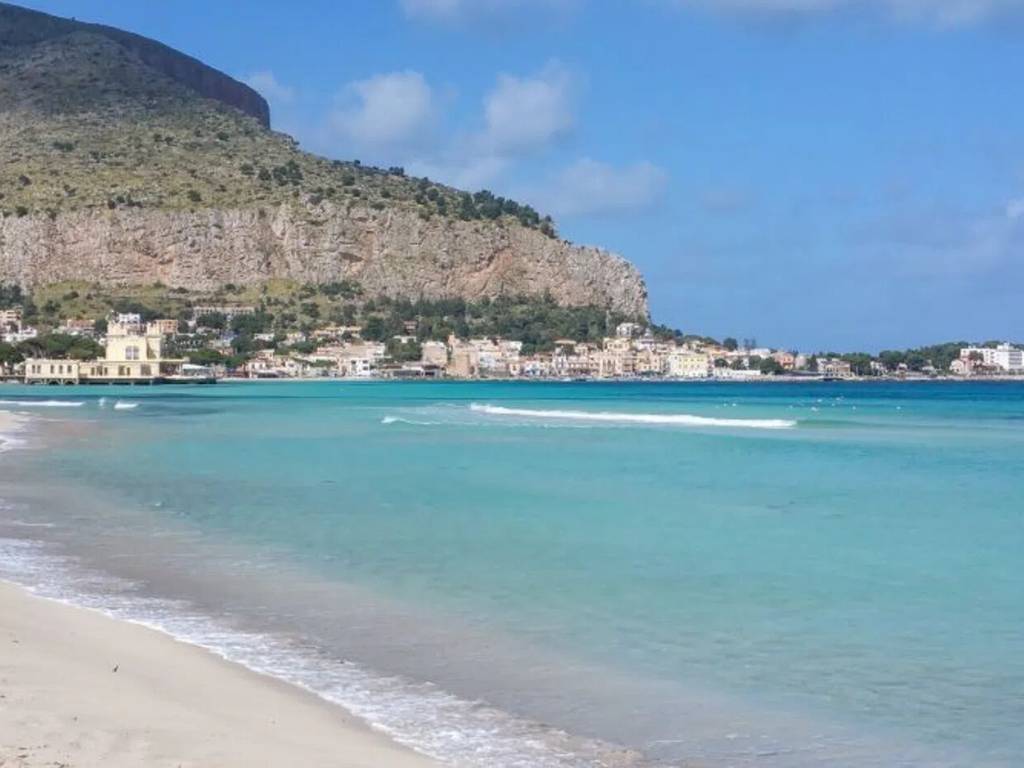 casa indipendente in vendita a Palermo in zona Mondello