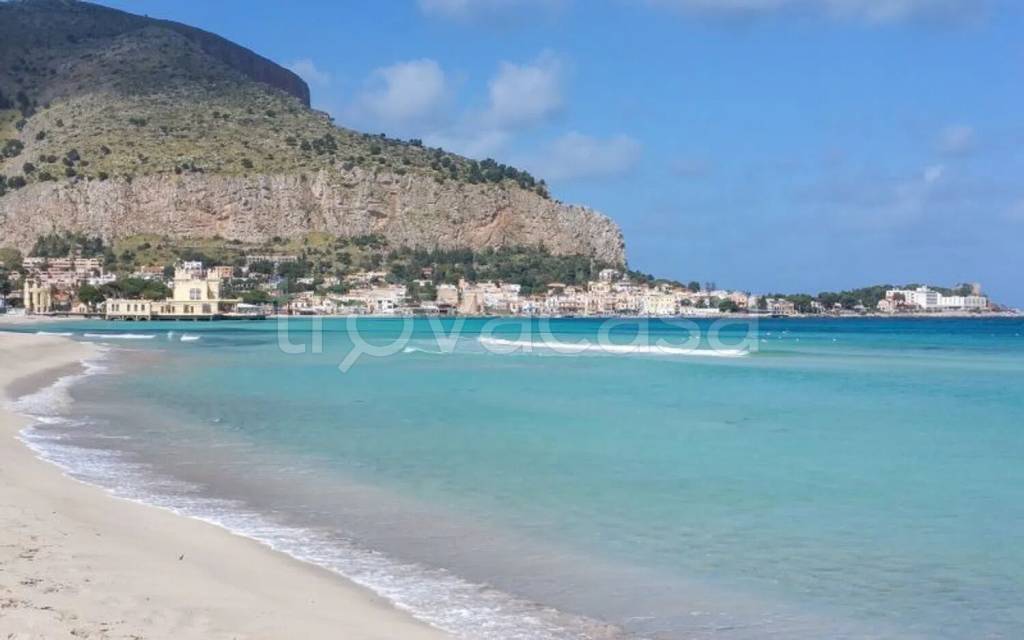 casa indipendente in vendita a Palermo in zona Mondello