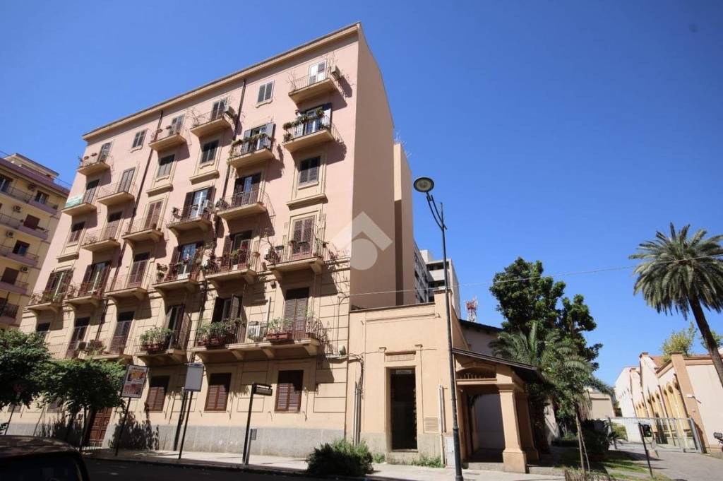 appartamento in vendita a Palermo in zona Politeama