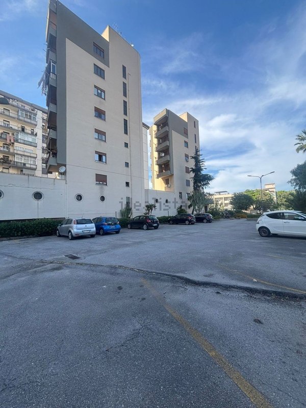 appartamento in vendita a Palermo in zona Montegrappa / Santa Rosalia
