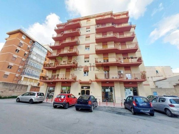 appartamento in vendita a Palermo in zona Montegrappa / Santa Rosalia