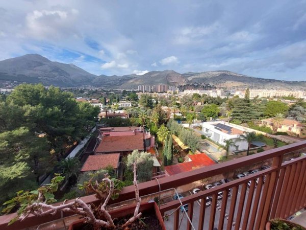 appartamento in vendita a Palermo in zona Uditore