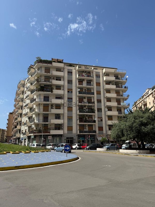 appartamento in vendita a Palermo in zona Malaspina/Palagonia