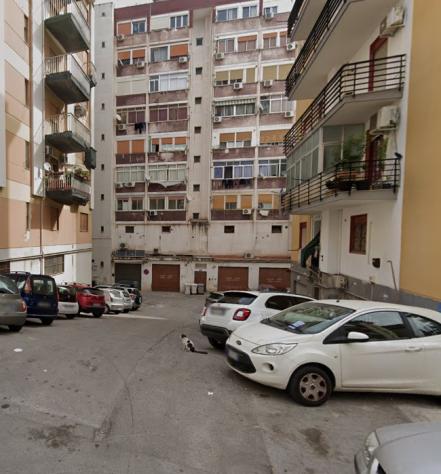 locale commerciale in vendita a Palermo in zona Politeama