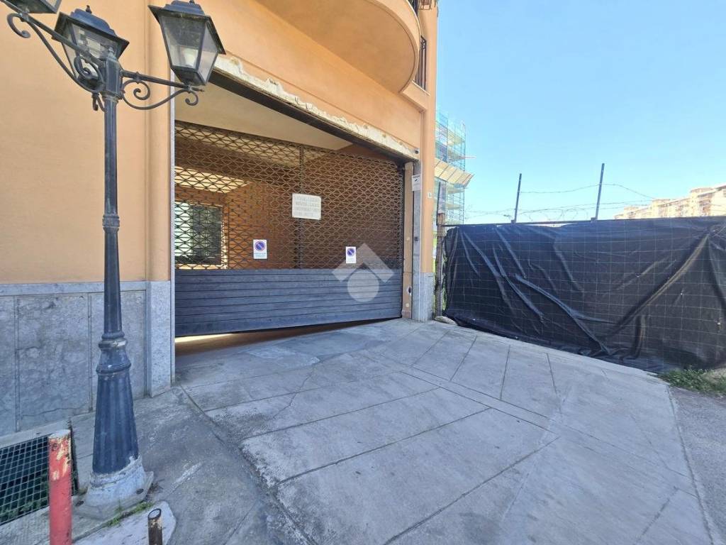 negozio in vendita a Palermo in zona Zisa