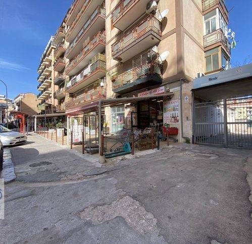 locale di sgombero in vendita a Palermo in zona Noce