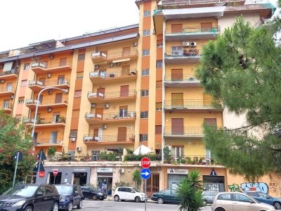 appartamento in vendita a Palermo in zona Malaspina/Palagonia