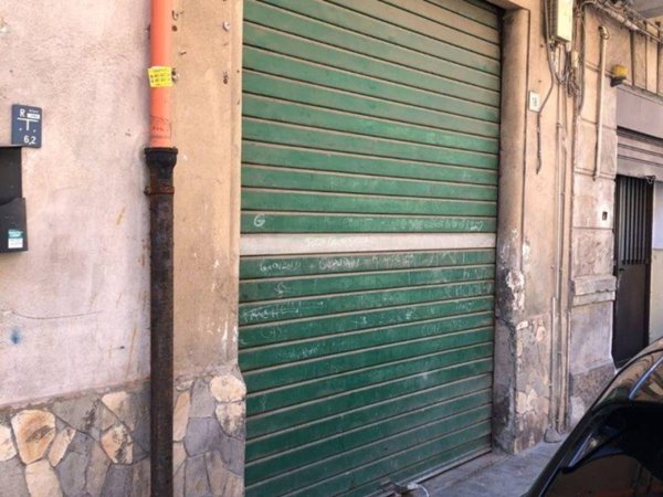 locale commerciale in vendita a Palermo in zona Malaspina/Palagonia