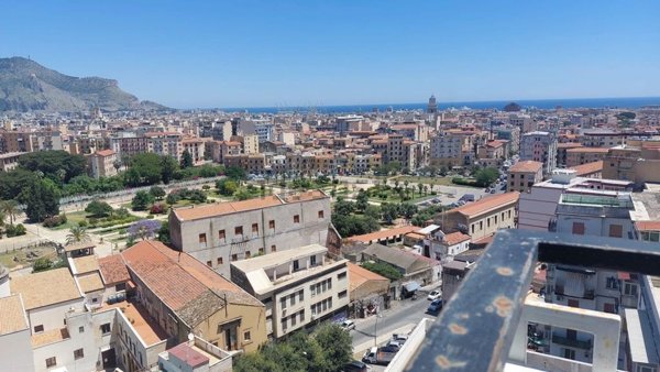 appartamento in vendita a Palermo in zona Zisa