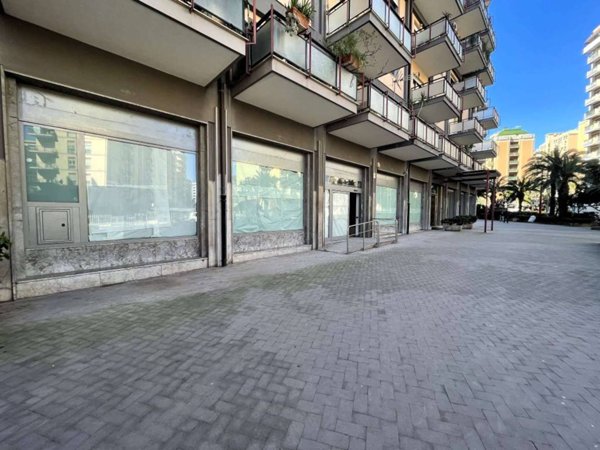 negozio in vendita a Palermo in zona Malaspina/Palagonia