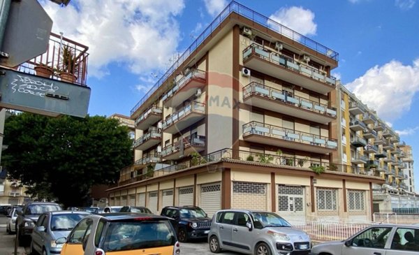 locale commerciale in vendita a Palermo in zona Borgo Nuovo
