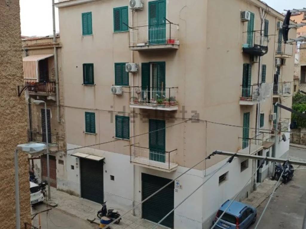 appartamento in vendita a Palermo in zona Zisa