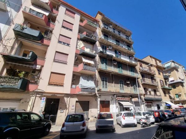 appartamento in vendita a Palermo in zona Malaspina/Palagonia