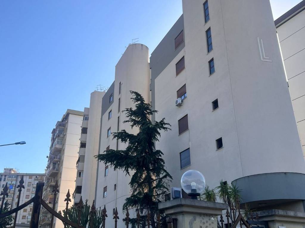 appartamento in vendita a Palermo in zona Montegrappa / Santa Rosalia