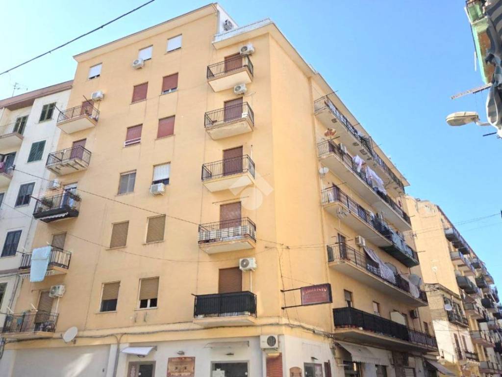 appartamento in vendita a Palermo in zona Malaspina/Palagonia