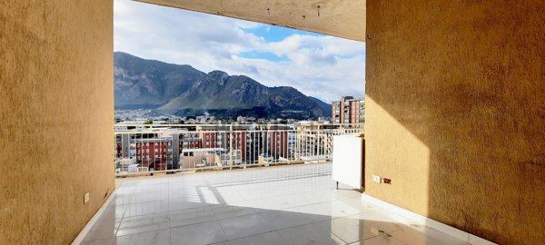 appartamento in vendita a Palermo in zona Roccella