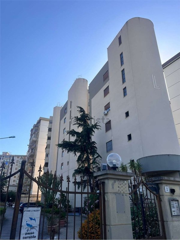 appartamento in vendita a Palermo in zona Montegrappa / Santa Rosalia