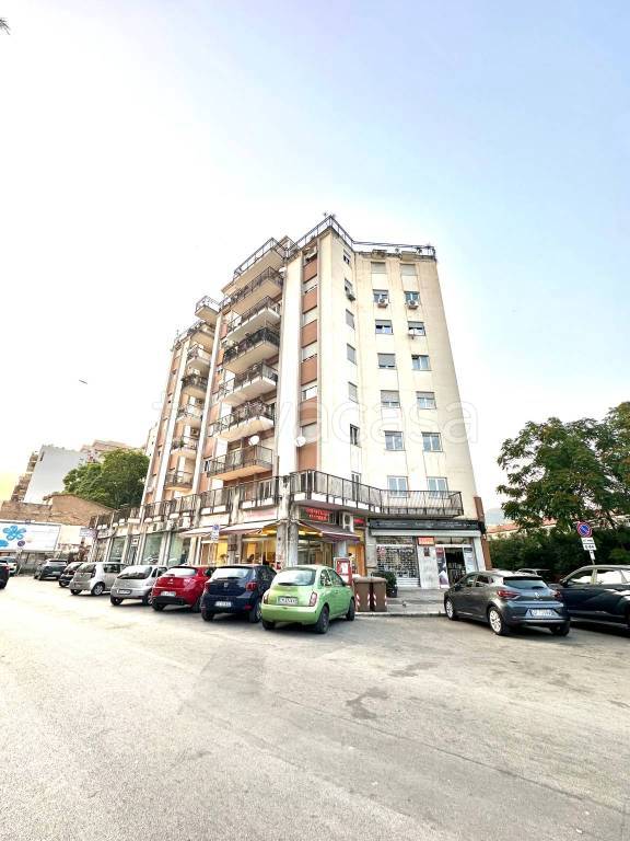 appartamento in vendita a Palermo in zona Malaspina/Palagonia