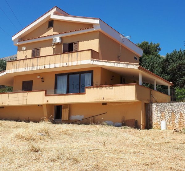casa indipendente in vendita a Palermo in zona Borgo Nuovo