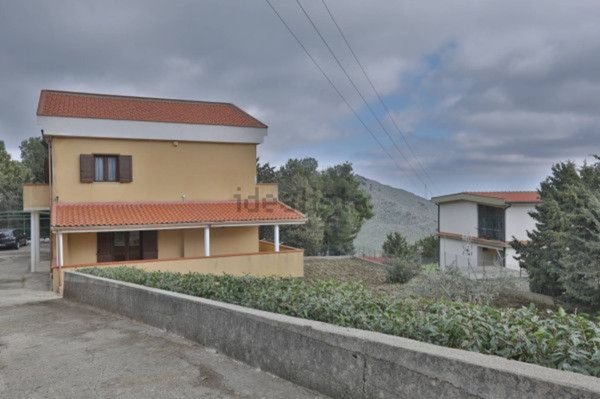 casa indipendente in vendita a Palermo in zona Borgo Nuovo