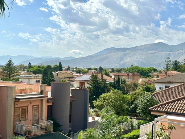 casa indipendente in vendita a Palermo in zona Mondello