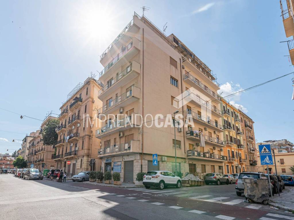 appartamento in vendita a Palermo in zona Montegrappa / Santa Rosalia