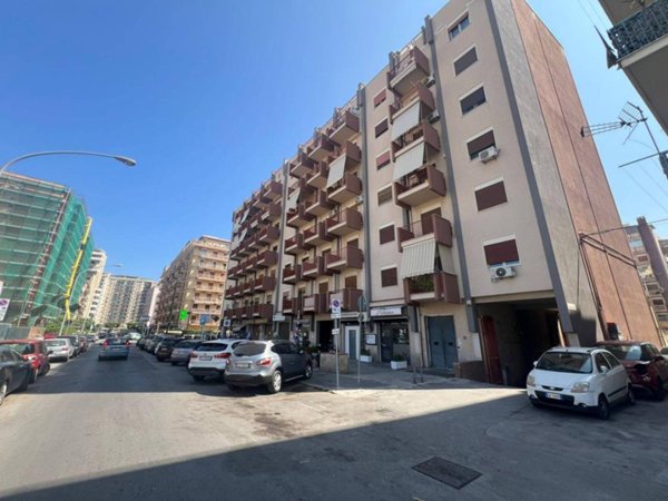 appartamento in vendita a Palermo in zona Zisa