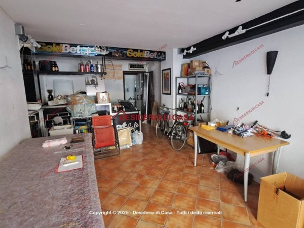 negozio in vendita a Palermo in zona Malaspina/Palagonia
