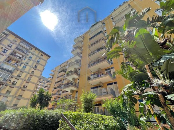 appartamento in vendita a Palermo in zona Malaspina/Palagonia