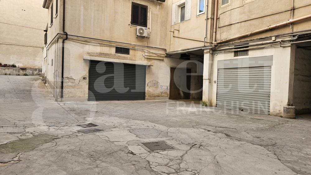 locale di sgombero in vendita a Palermo