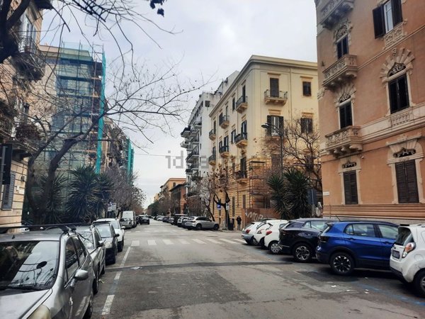 locale commerciale in vendita a Palermo in zona Libertà