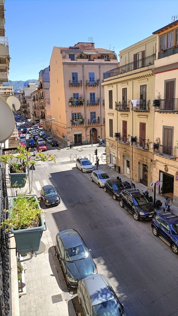 appartamento in vendita a Palermo in zona Malaspina/Palagonia