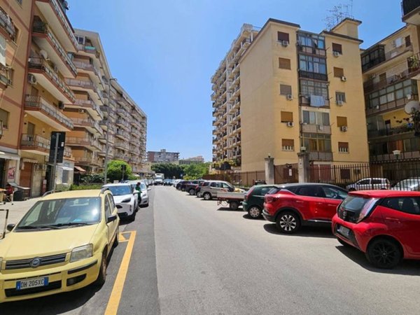 negozio in vendita a Palermo in zona Resuttana