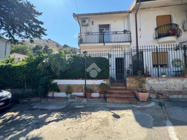 casa indipendente in vendita a Palermo in zona Borgo Nuovo