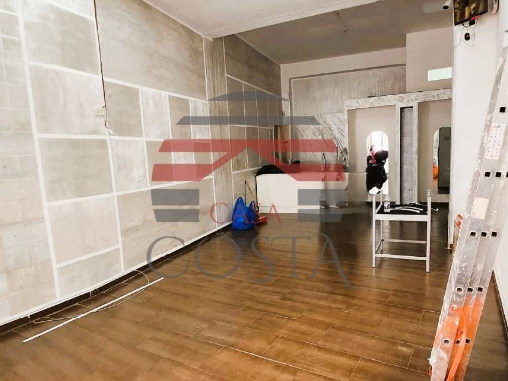 negozio in vendita a Palermo in zona Malaspina/Palagonia