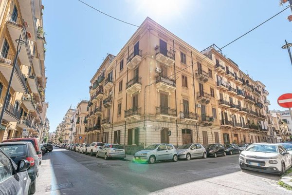 appartamento in vendita a Palermo in zona Politeama