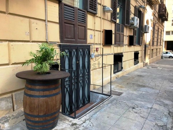 locale commerciale in vendita a Palermo in zona Libertà