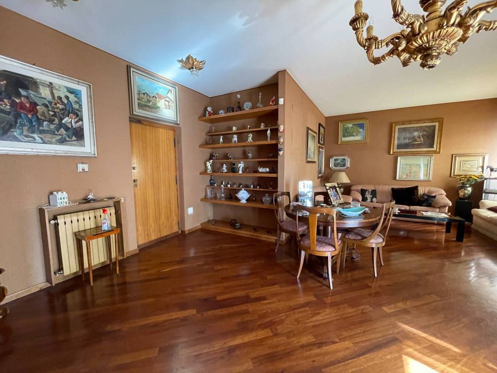 appartamento in vendita a Palermo in zona Zisa