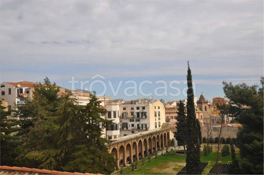 appartamento in vendita a Palermo in zona Zisa