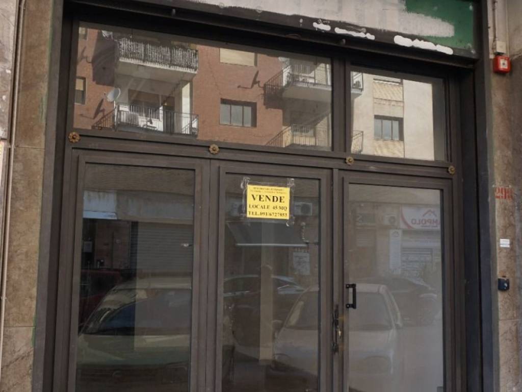 negozio in vendita a Palermo in zona Politeama