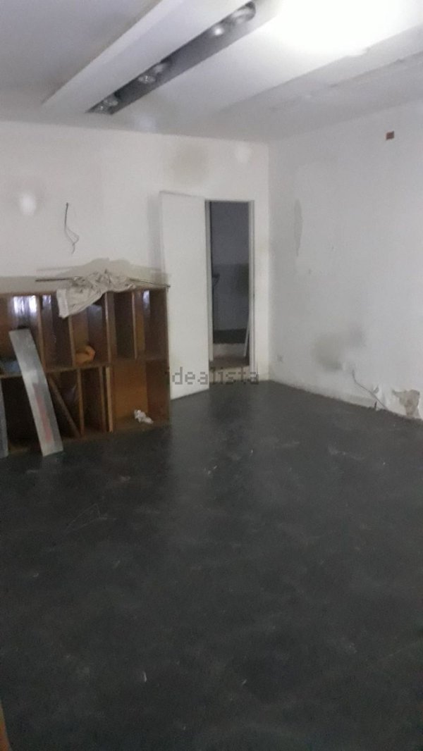 negozio in vendita a Palermo in zona Politeama